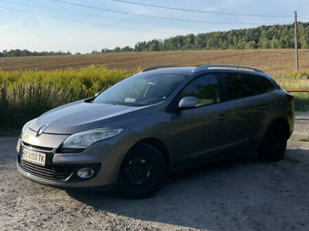 Рено Меган 2012 в Львове на Automoto.ua Серый Рено Меган, объемом двигателя 1.46 л и пробегом 268 тыс. км за 7300 $, фото 1 на Automoto.ua