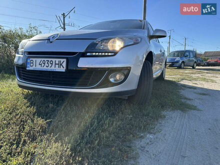 Рено Меган 2013 в Кременчуге на Automoto.ua Серый Рено Меган, объемом двигателя 1.2 л и пробегом 260 тыс. км за 6100 $, фото 1 на Automoto.ua