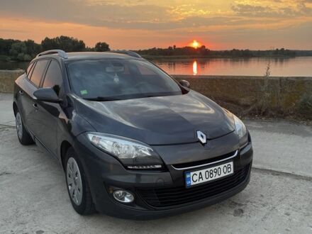 Рено Меган 2013 у Каневе на Automoto.ua Сірий Рено Меган, об'ємом двигуна 1.5 л та пробігом 271 тис. км за 7900 $, фото 1 на Automoto.ua