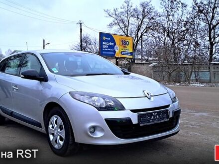 Рено Меган 2013 у Желтых Водах на Automoto.ua Сірий Рено Меган, об'ємом двигуна 15 л та пробігом 153 тис. км за 6900 $, фото 1 на Automoto.ua