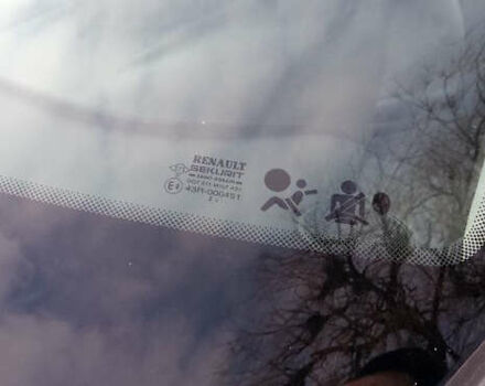 Синий Рено Меган, объемом двигателя 1.6 л и пробегом 181 тыс. км за 3750 $, фото 5 на Automoto.ua