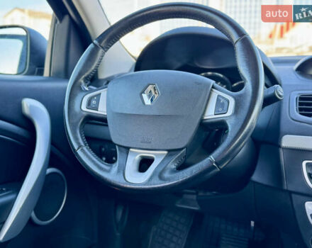 Синій Рено Меган, об'ємом двигуна 2 л та пробігом 167 тис. км за 7500 $, фото 19 на Automoto.ua