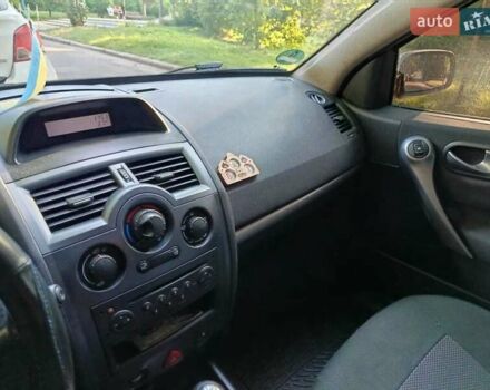 Синий Рено Меган, объемом двигателя 1.6 л и пробегом 211 тыс. км за 5000 $, фото 5 на Automoto.ua