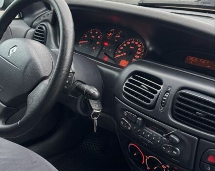 Синий Рено Меган, объемом двигателя 1.6 л и пробегом 310 тыс. км за 3100 $, фото 10 на Automoto.ua