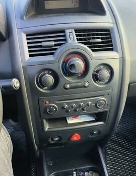 Синий Рено Меган, объемом двигателя 1.6 л и пробегом 322 тыс. км за 4000 $, фото 9 на Automoto.ua