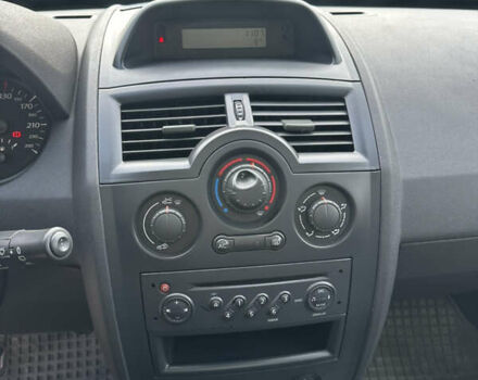 Синий Рено Меган, объемом двигателя 1.6 л и пробегом 213 тыс. км за 5350 $, фото 25 на Automoto.ua