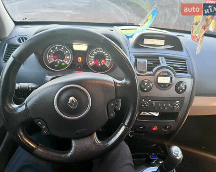 Синий Рено Меган, объемом двигателя 1.6 л и пробегом 230 тыс. км за 5200 $, фото 6 на Automoto.ua