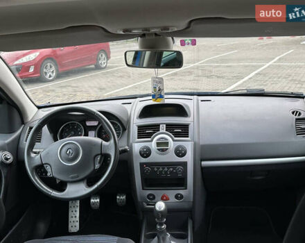 Синій Рено Меган, об'ємом двигуна 2 л та пробігом 174 тис. км за 5690 $, фото 13 на Automoto.ua