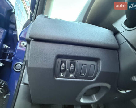 Рено Меган 2009 у Белой Церкве на Automoto.ua Синій Рено Меган, об'ємом двигуна 1.6 л та пробігом 202 тис. км за 5500 $, фото 72 на Automoto.ua