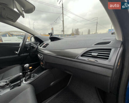 Синий Рено Меган, объемом двигателя 1.6 л и пробегом 252 тыс. км за 7000 $, фото 47 на Automoto.ua