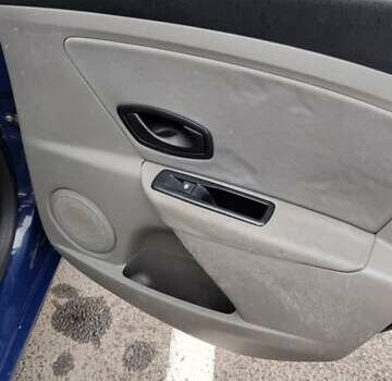 Синій Рено Меган, об'ємом двигуна 1.46 л та пробігом 303 тис. км за 5000 $, фото 33 на Automoto.ua