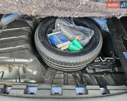 Синій Рено Меган, об'ємом двигуна 1.46 л та пробігом 221 тис. км за 7800 $, фото 5 на Automoto.ua