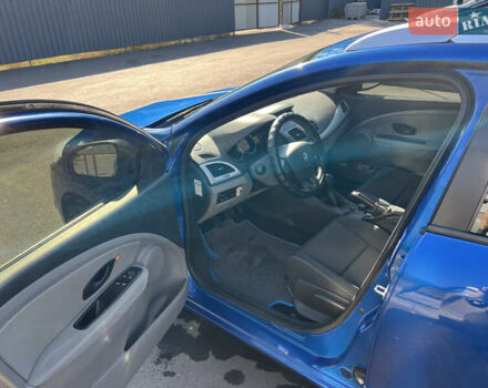 Синий Рено Меган, объемом двигателя 1.6 л и пробегом 218 тыс. км за 6800 $, фото 5 на Automoto.ua
