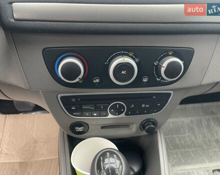 Синий Рено Меган, объемом двигателя 1.6 л и пробегом 175 тыс. км за 7500 $, фото 46 на Automoto.ua