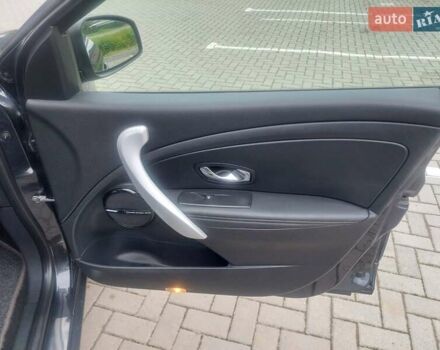 Синій Рено Меган, об'ємом двигуна 1.6 л та пробігом 247 тис. км за 9000 $, фото 7 на Automoto.ua