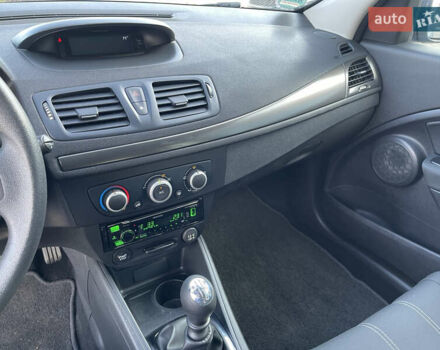 Синій Рено Меган, об'ємом двигуна 1.6 л та пробігом 207 тис. км за 8700 $, фото 43 на Automoto.ua