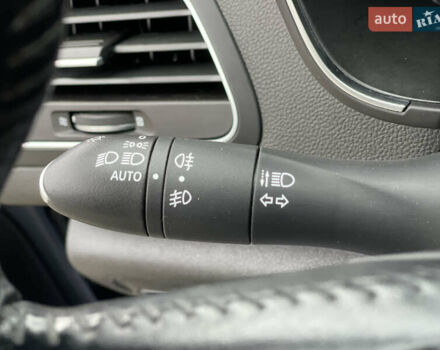 Синий Рено Меган, объемом двигателя 1.46 л и пробегом 230 тыс. км за 11100 $, фото 28 на Automoto.ua