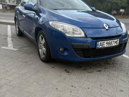 Рено Меган 2010 у Дніпро (Дніпропетровську) на Automoto.ua Синій Рено Меган, об'ємом двигуна 1.46 л та пробігом 285 тис. км за 7500 $, фото 1 на Automoto.ua