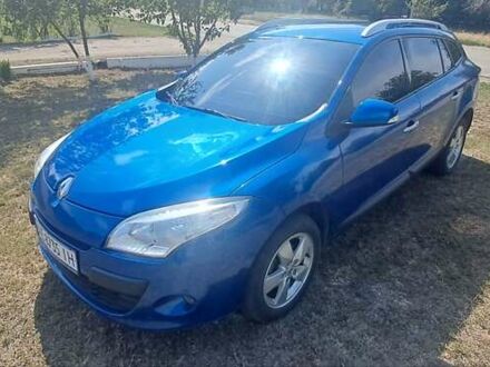 Рено Меган 2010 в Павлограде на Automoto.ua Синий Рено Меган, объемом двигателя 1.46 л и пробегом 234 тыс. км за 7400 $, фото 1 на Automoto.ua