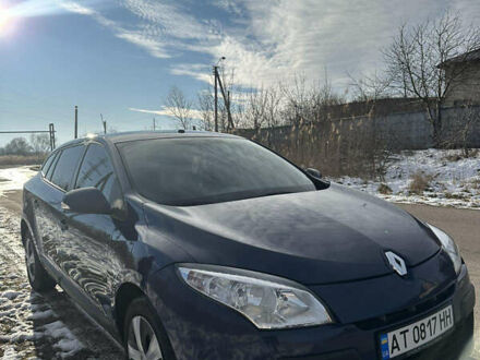 Рено Меган 2011 в Калуше на Automoto.ua Синий Рено Меган, объемом двигателя 1.46 л и пробегом 320 тыс. км за 6800 $, фото 1 на Automoto.ua