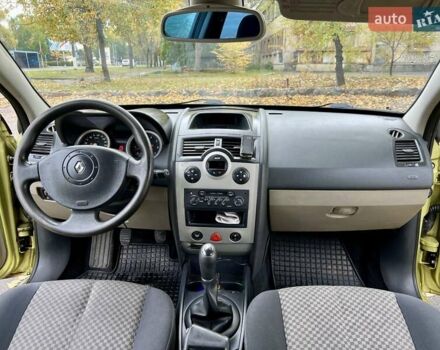 Зеленый Рено Меган, объемом двигателя 1.6 л и пробегом 302 тыс. км за 3750 $, фото 3 на Automoto.ua