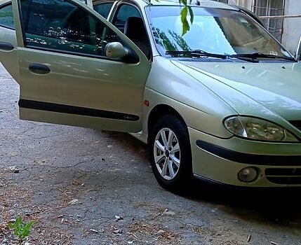 Зеленый Рено Меган, объемом двигателя 1.4 л и пробегом 344 тыс. км за 2700 $, фото 3 на Automoto.ua