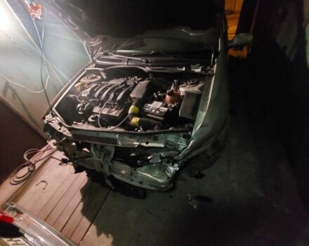 Зелений Рено Меган, об'ємом двигуна 1.6 л та пробігом 167 тис. км за 1900 $, фото 4 на Automoto.ua