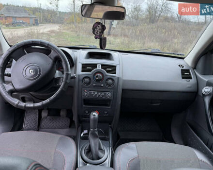 Зеленый Рено Меган, объемом двигателя 1.6 л и пробегом 257 тыс. км за 4500 $, фото 9 на Automoto.ua