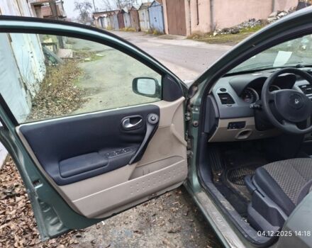 Зеленый Рено Меган, объемом двигателя 1.6 л и пробегом 250 тыс. км за 999 $, фото 4 на Automoto.ua