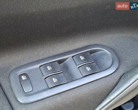 Зеленый Рено Меган, объемом двигателя 1.6 л и пробегом 230 тыс. км за 5740 $, фото 9 на Automoto.ua