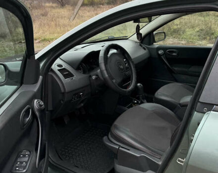 Зеленый Рено Меган, объемом двигателя 1.6 л и пробегом 257 тыс. км за 4500 $, фото 5 на Automoto.ua