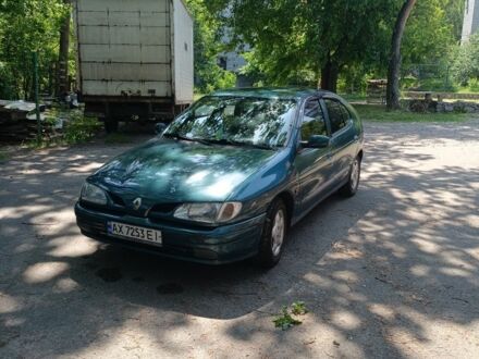 Рено Меган 1996 в Светловдске на Automoto.ua Зеленый Рено Меган, объемом двигателя 2 л и пробегом 1000 тыс. км за 2000 $, фото 1 на Automoto.ua
