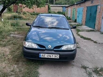 Рено Меган 1997 в Чугуеве на Automoto.ua Зеленый Рено Меган, объемом двигателя 1.39 л и пробегом 268 тыс. км за 1800 $, фото 1 на Automoto.ua