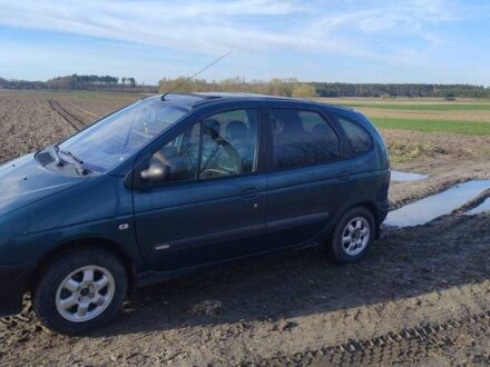 Рено Меган 1998 в Луцке на Automoto.ua Зеленый Рено Меган, объемом двигателя 2 л и пробегом 240 тыс. км за 2500 $, фото 1 на Automoto.ua