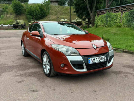Рено Меган 2009 в Коростене на Automoto.ua Оранжевый Рено Меган, объемом двигателя 2 л и пробегом 260 тыс. км за 7500 $, фото 1 на Automoto.ua