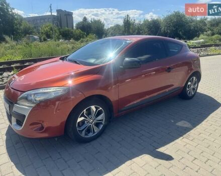 Оранжевый Рено Меган, объемом двигателя 2 л и пробегом 223 тыс. км за 7494 $, фото 1 на Automoto.ua