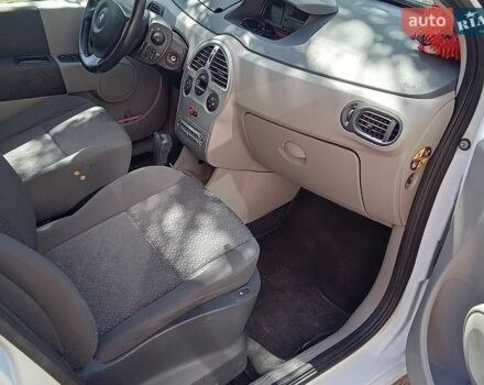 Белый Рено Модус, объемом двигателя 1.6 л и пробегом 146 тыс. км за 4150 $, фото 7 на Automoto.ua