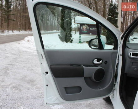 Белый Рено Модус, объемом двигателя 1.2 л и пробегом 127 тыс. км за 4990 $, фото 51 на Automoto.ua