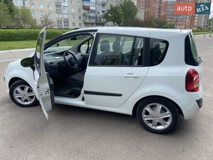 Белый Рено Модус, объемом двигателя 1.1 л и пробегом 179 тыс. км за 5700 $, фото 1 на Automoto.ua