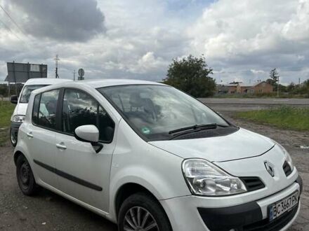 Белый Рено Модус, объемом двигателя 1.6 л и пробегом 135 тыс. км за 5800 $, фото 1 на Automoto.ua