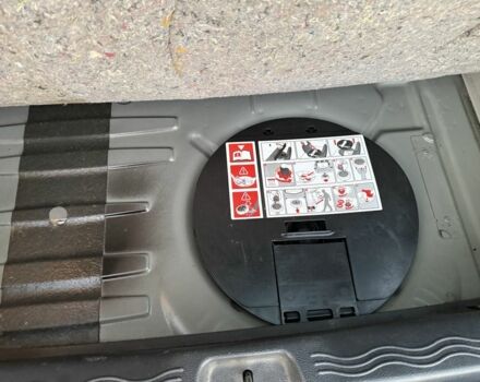 Черный Рено Модус, объемом двигателя 1.1 л и пробегом 133 тыс. км за 3700 $, фото 3 на Automoto.ua