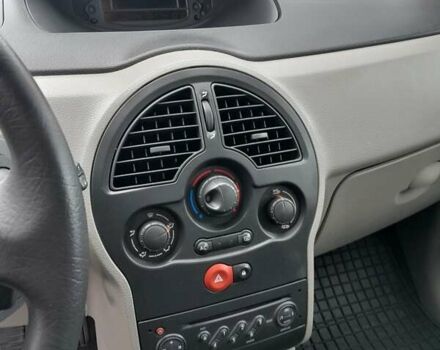 Червоний Рено Модус, об'ємом двигуна 1.15 л та пробігом 120 тис. км за 4750 $, фото 17 на Automoto.ua