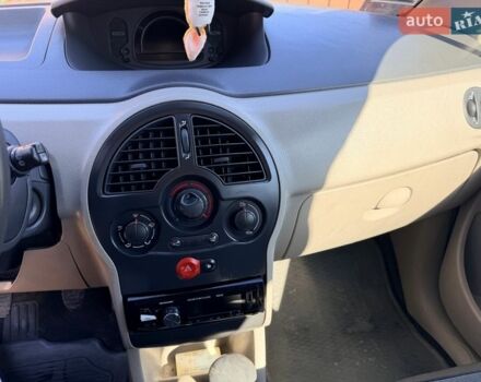 Желтый Рено Модус, объемом двигателя 1.1 л и пробегом 216 тыс. км за 4900 $, фото 15 на Automoto.ua