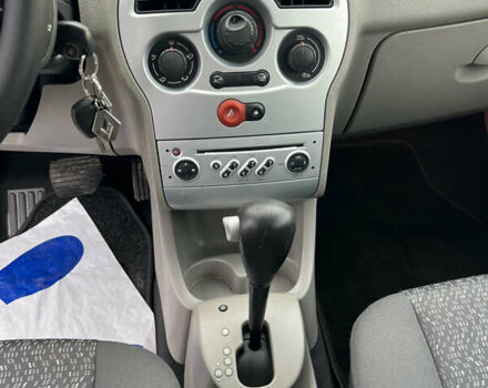 Серый Рено Модус, объемом двигателя 1.6 л и пробегом 230 тыс. км за 5600 $, фото 12 на Automoto.ua