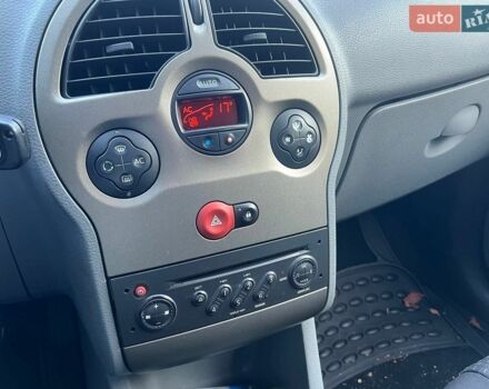 Сірий Рено Модус, об'ємом двигуна 1.2 л та пробігом 197 тис. км за 3140 $, фото 12 на Automoto.ua