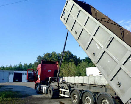 Красный Рено Премиум, объемом двигателя 10.8 л и пробегом 930 тыс. км за 19900 $, фото 2 на Automoto.ua