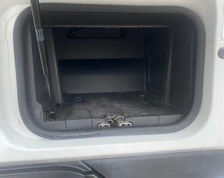 Білий Рено Range T, об'ємом двигуна 0 л та пробігом 687 тис. км за 26157 $, фото 12 на Automoto.ua