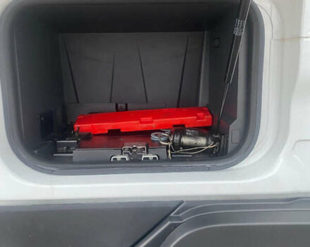 Білий Рено Range T, об'ємом двигуна 0 л та пробігом 687 тис. км за 26157 $, фото 15 на Automoto.ua