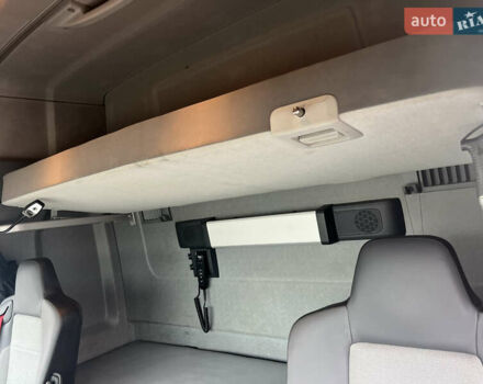 Красный Рено Range T, объемом двигателя 12.9 л и пробегом 618 тыс. км за 29900 $, фото 14 на Automoto.ua