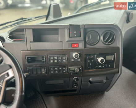 Красный Рено Range T, объемом двигателя 12.9 л и пробегом 618 тыс. км за 29900 $, фото 15 на Automoto.ua